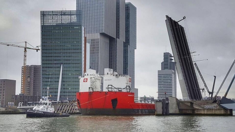 Towage of Boabarge 37 Amsterdam-Rotterdam